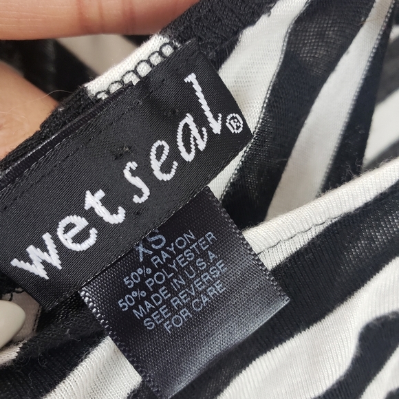 Striped Tanktop - PRICE FIRM. - Picture 4 of 4